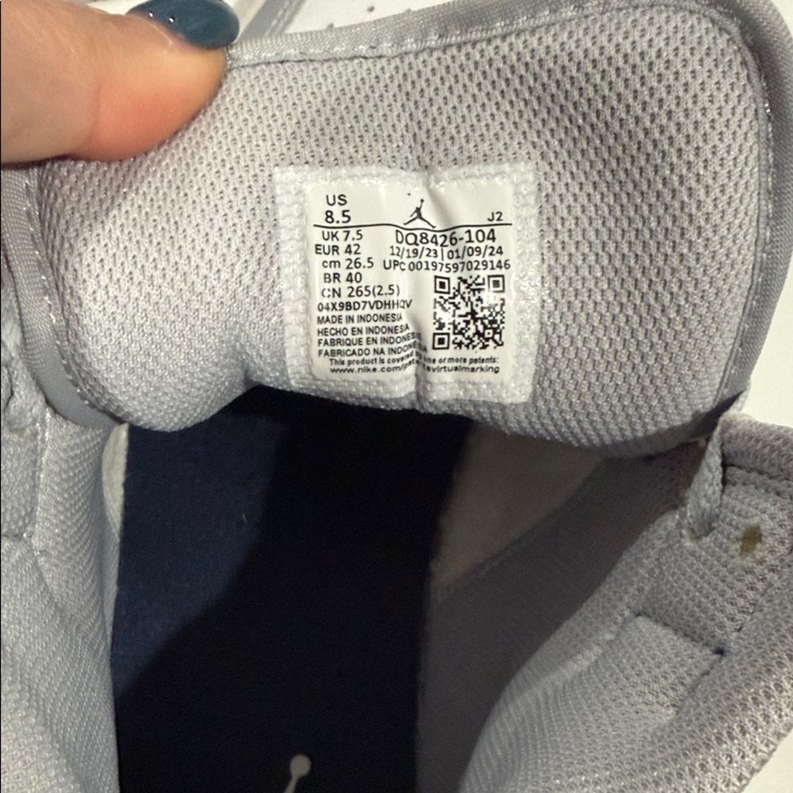 Nike Men's Gray and White Sneakers