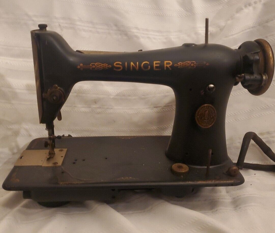 Vintage Singer Model 101 Sewing Machine - Motor works