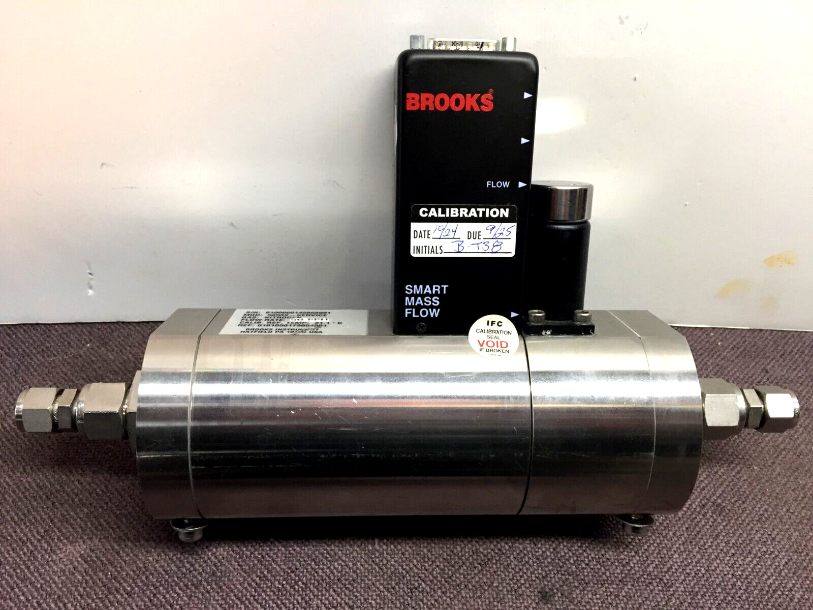 BROOKS INSTRUMENT 5353S MASS FLOW CONTROLER W/ SMART MASS FLOW (F-3)