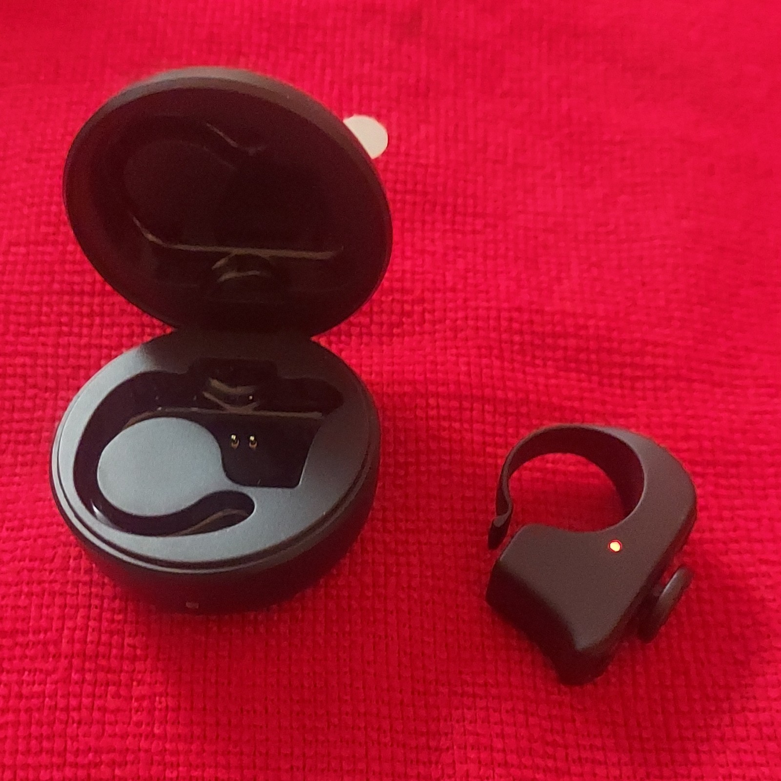 TikTok Scrolling Ring Remote Control, Camera Shutter Remote, Wireless Black