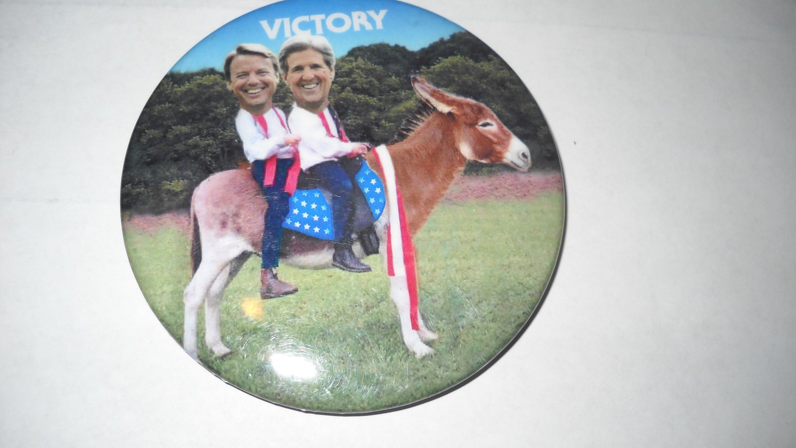 Victory- Kerry/Edwards on Donkey political pin- 3" pin