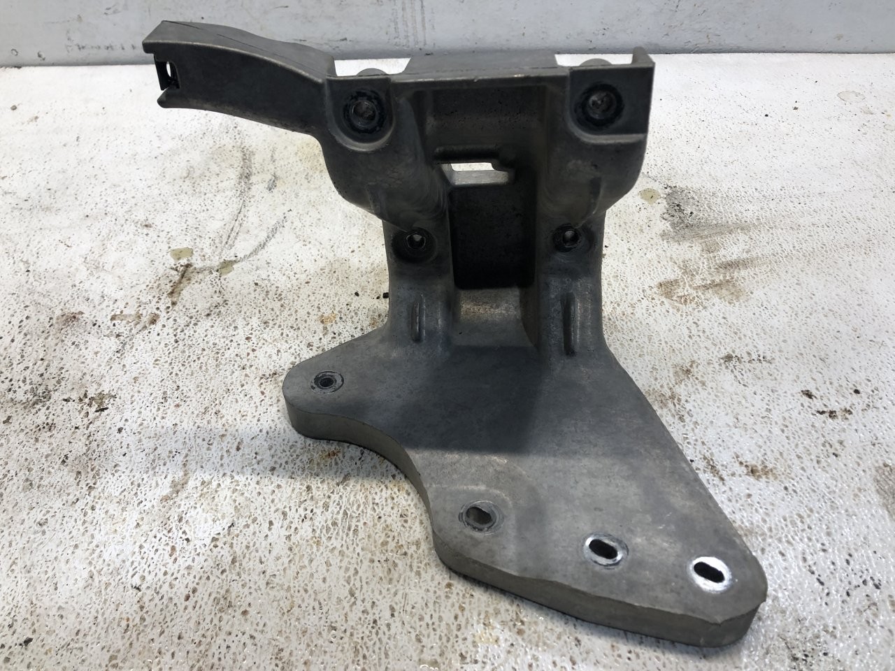Kenworth T680 Brackets, Misc AIR CLEANER BRACKET, P/N D11-1503 REV A