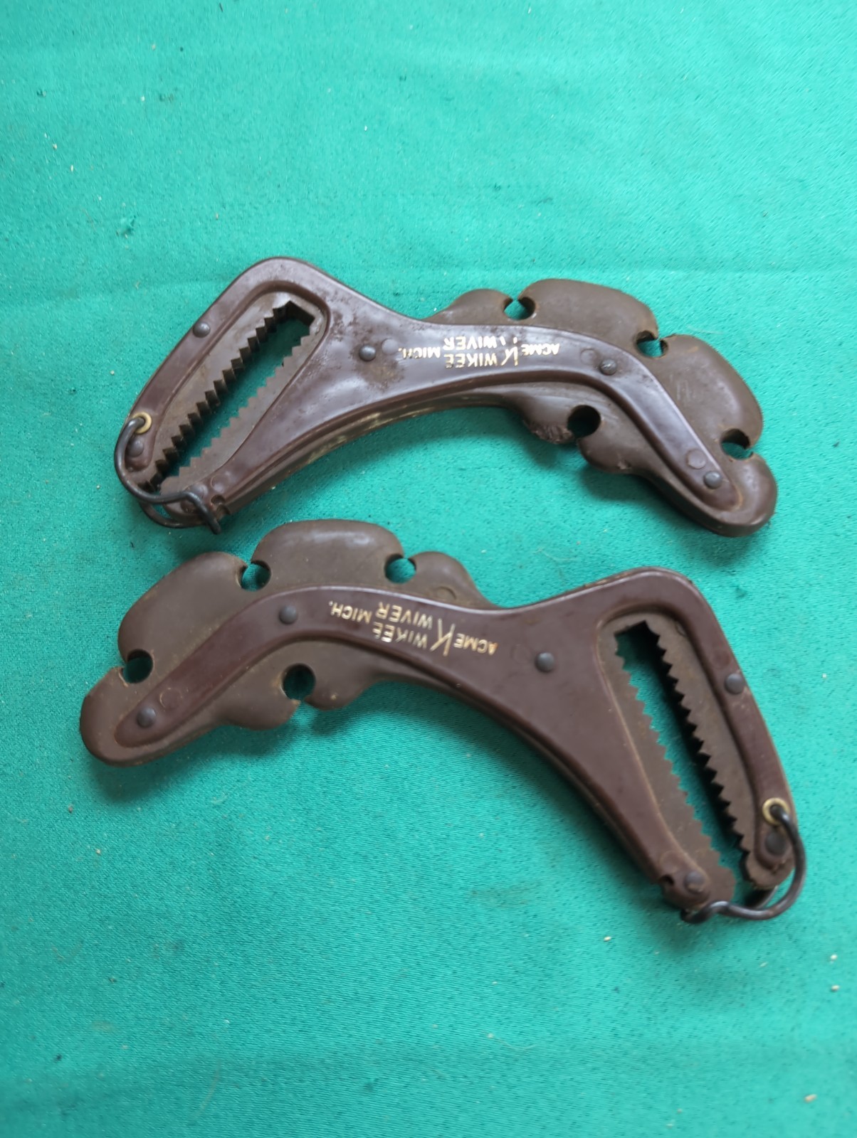 Vintage Acme Kwikee Kwiver 4 Arrow Bow Quiver - Clamp-On Traditional & Recurves