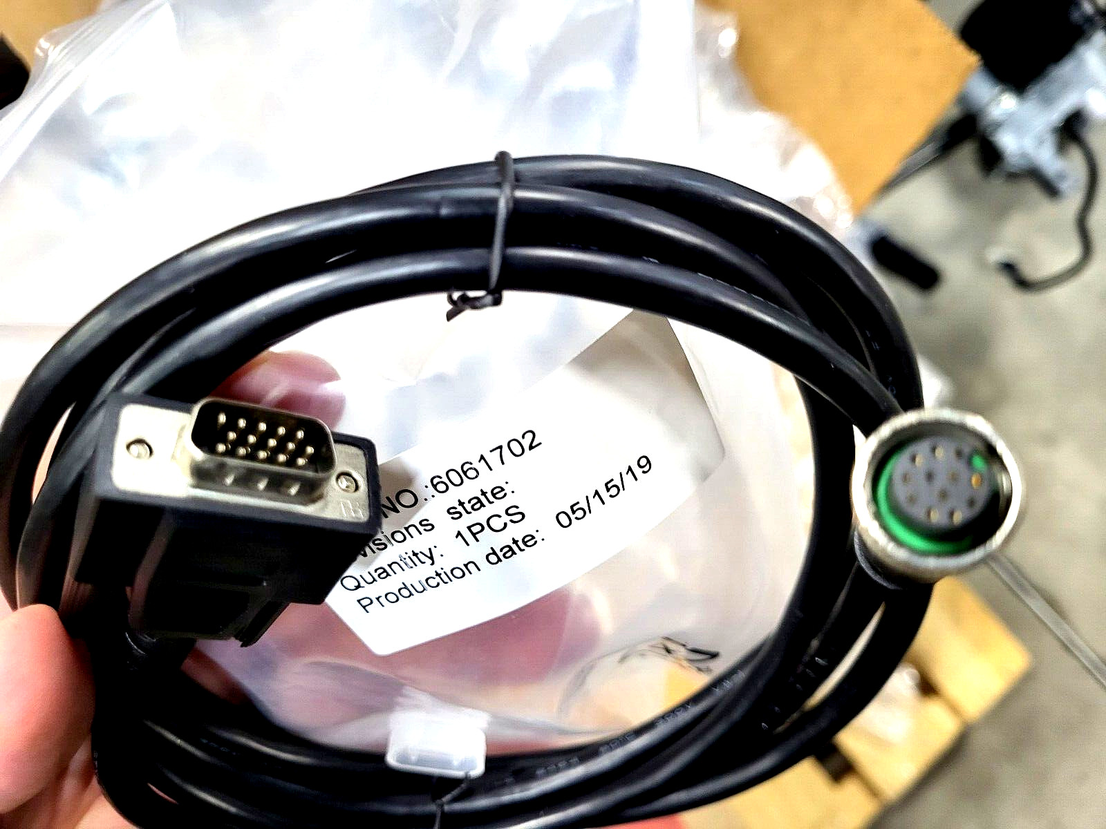 *NEW* lot of (2) Connecting cables,  6061702, YF2Z1B-020XXXMHDAC