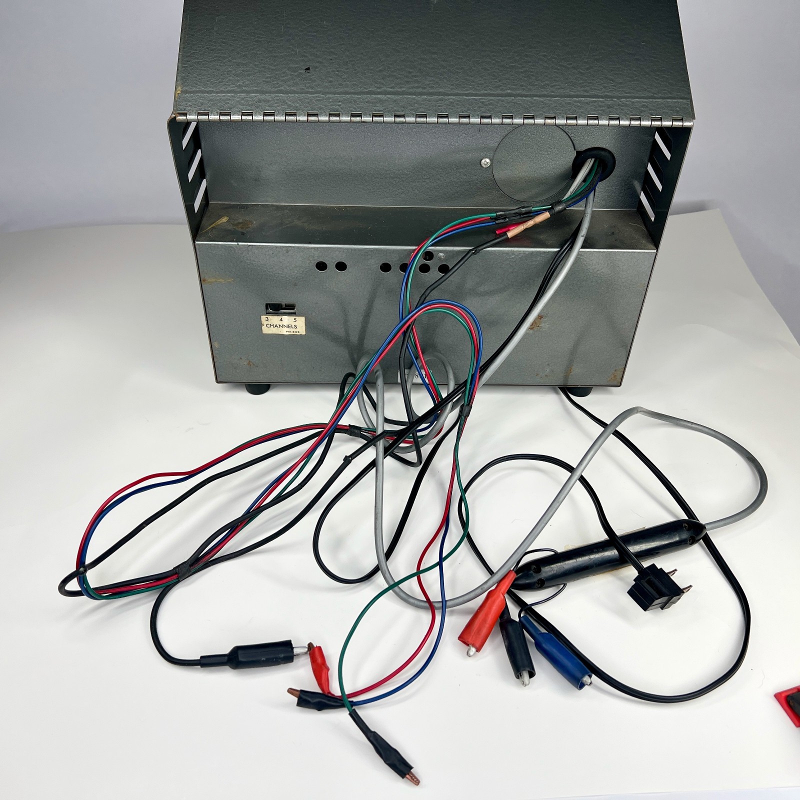 B&K Model 850 Color Analyst CRT TV Test Equipment - Powers On - READ BELOW