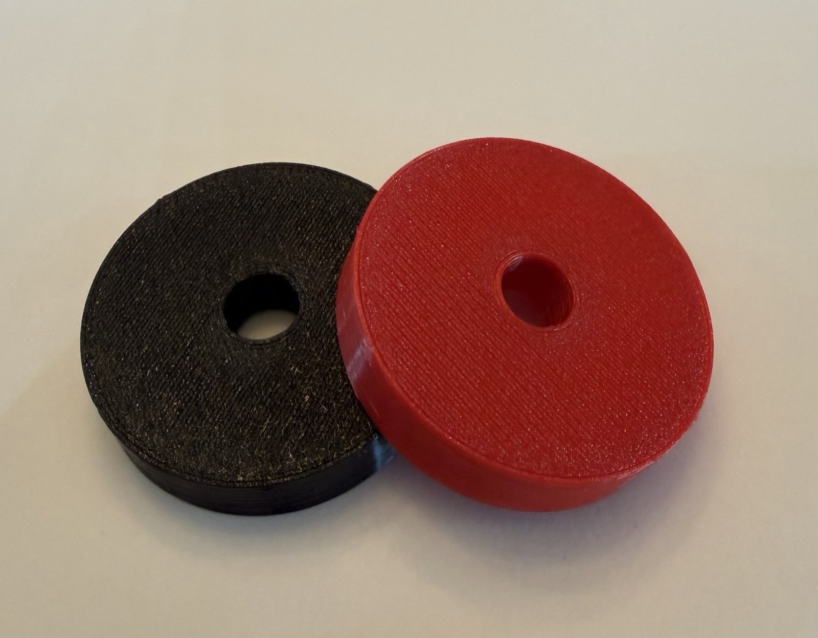 Turntable 45 RPM Adapter / Puck [2-Pack Black/Red]