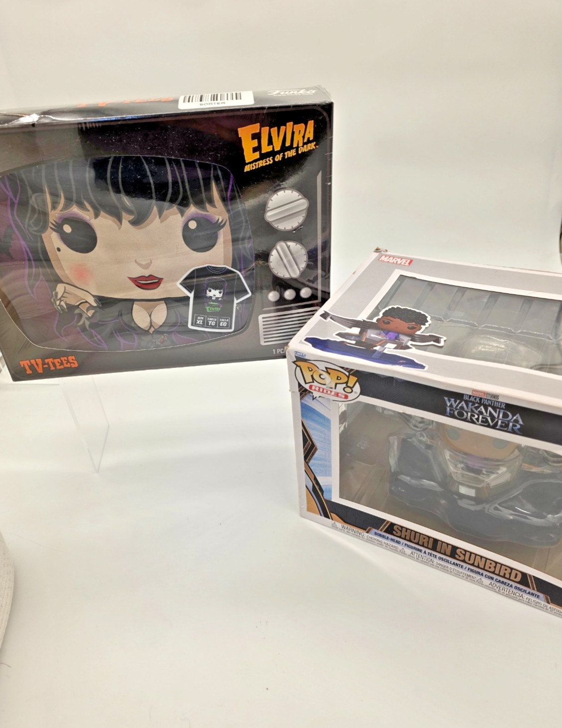 Funko Pop Bundle Marvel Shuri #110 Wakanda Forever + Elvira TV-Tee XL Box Damage