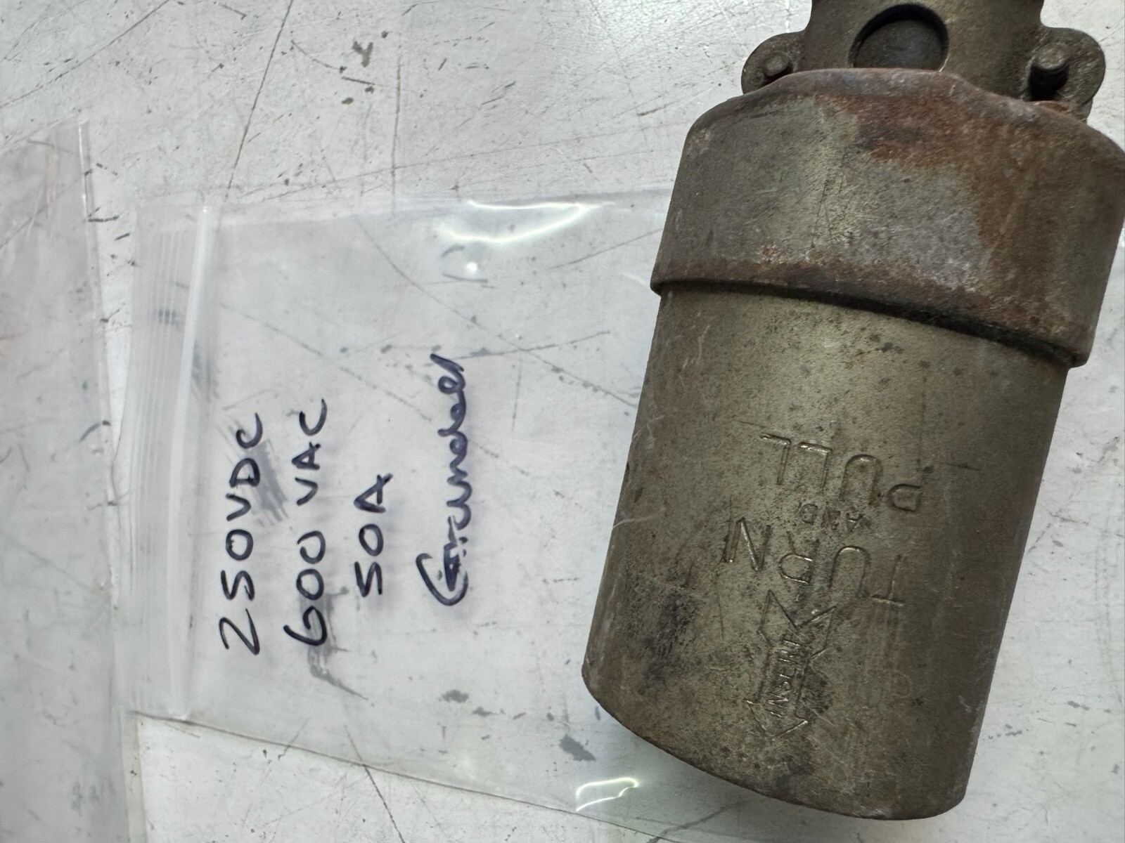 Hubbel 250V DC 600V AC 50A Grounded | Plugs