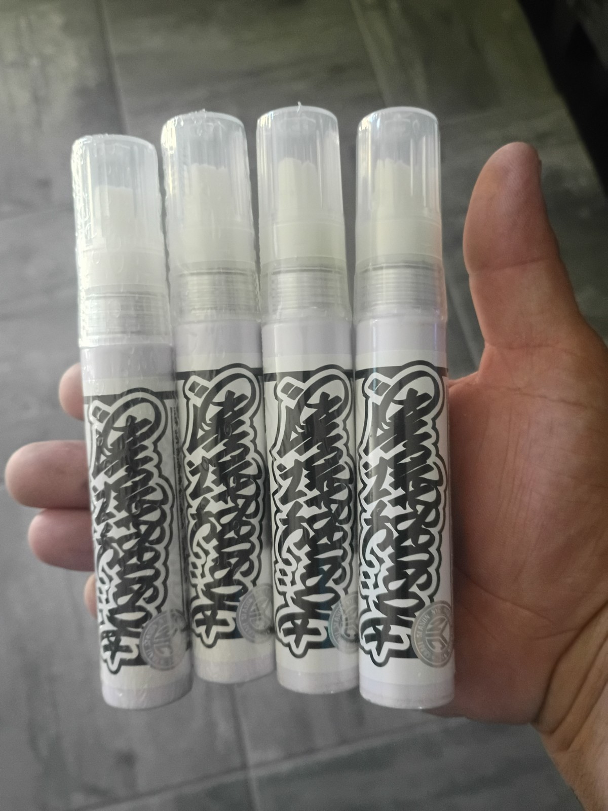Graff Season nyc. Oil Base Paint Marker Gs-30 (Silver.)