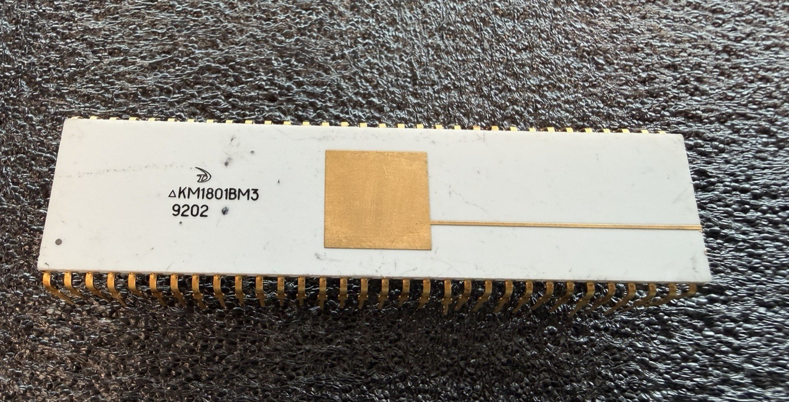 Rare Soviet USR KM1801BM3 Processor DIP64 Gold Lid Pins CDIP White ceramic 1992