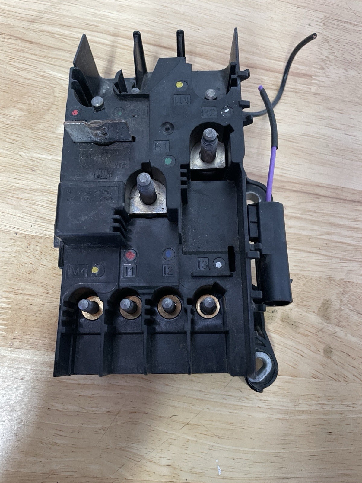 2018 - 2020 MERCEDES S450 W222 ENGINE FUSE RELAY JUNCTION BOX OEM A2225405928