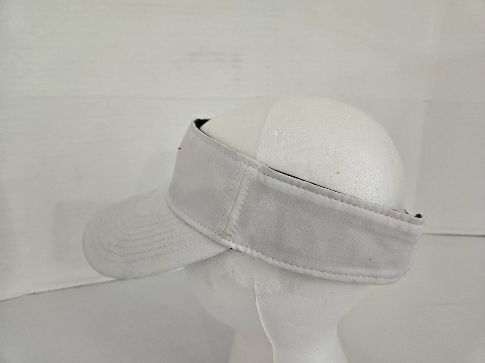 Nike Dri-Fit White Hook & Loop Ace Visor Small/Medium FREE SHIPPING