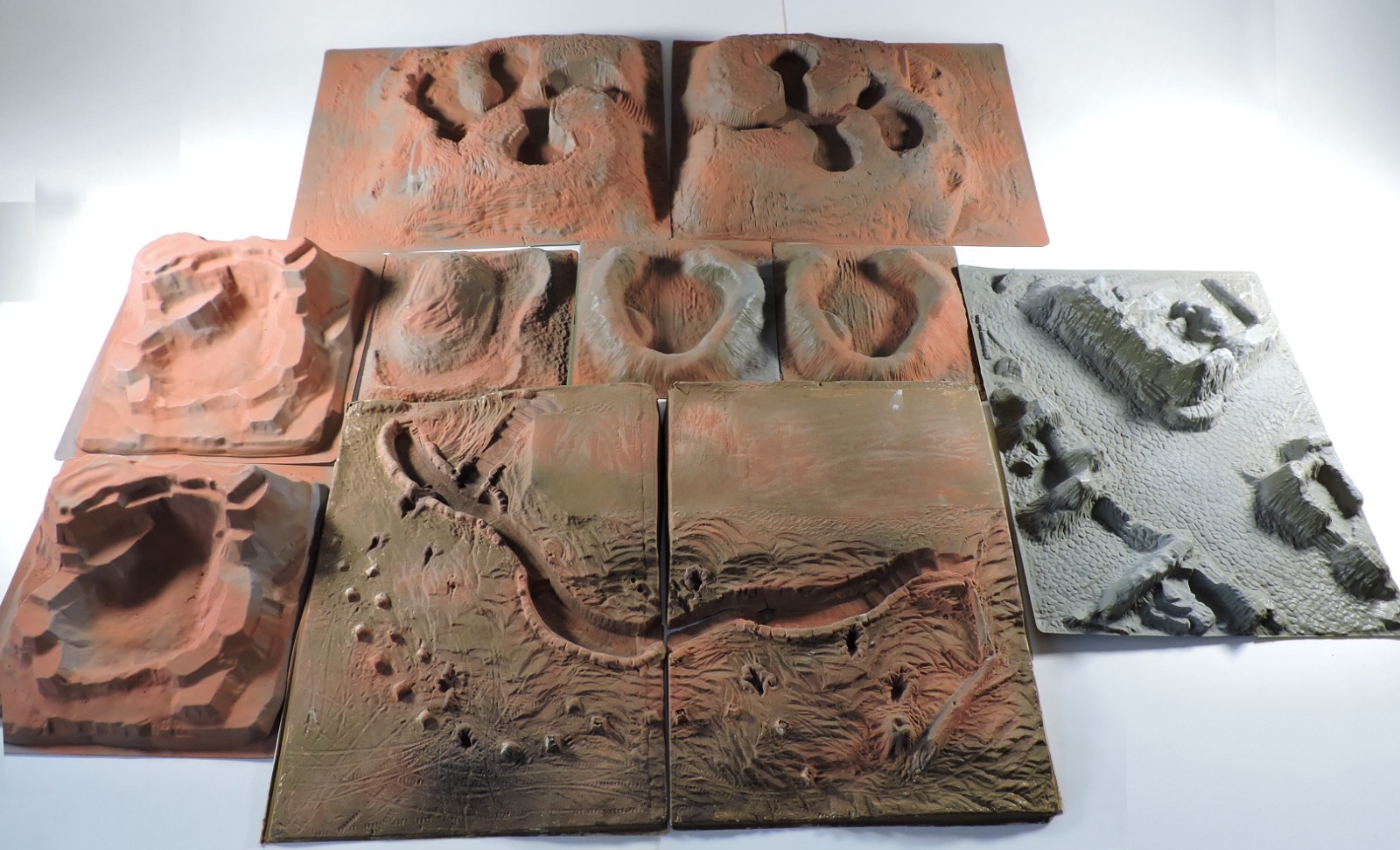 16 ca. 1963 HR PROD.  & AURORA HO 1/72 VACUUMFORMED BATTLE DIORAMA TERRAIN BASES