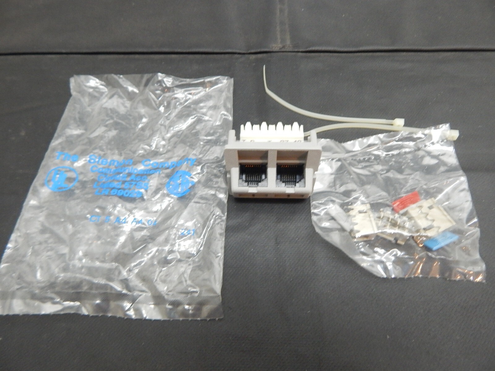 Siemon CT-5-A4-A4-04 Dual RJ45 CT Coupler, Dual, CAT5, T568B Gray CONNECTOR