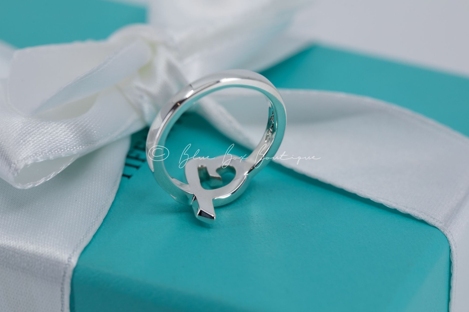 Tiffany & Co Ring Vintage "LOVING HEART" Band by Paloma Picasso in Silver