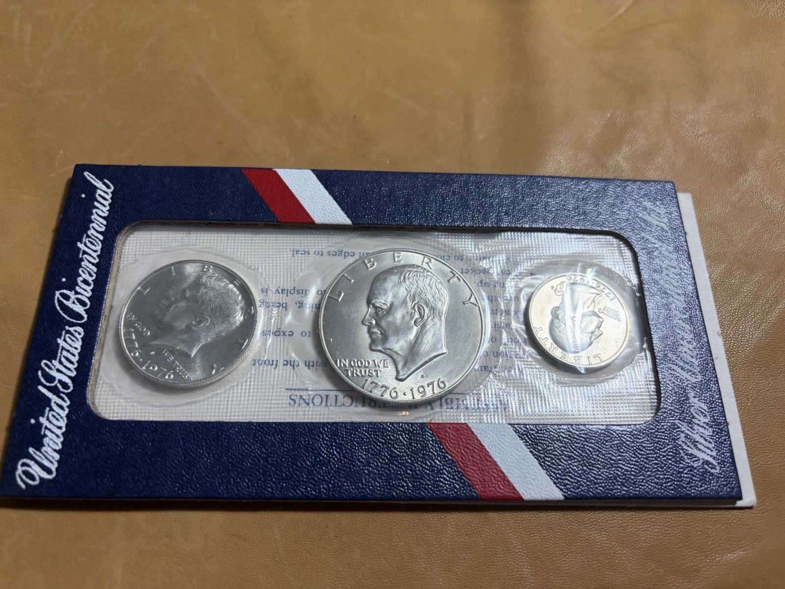 US MINT BICENTENNIAL 1776-1976 Silver Proof Set Lot #36