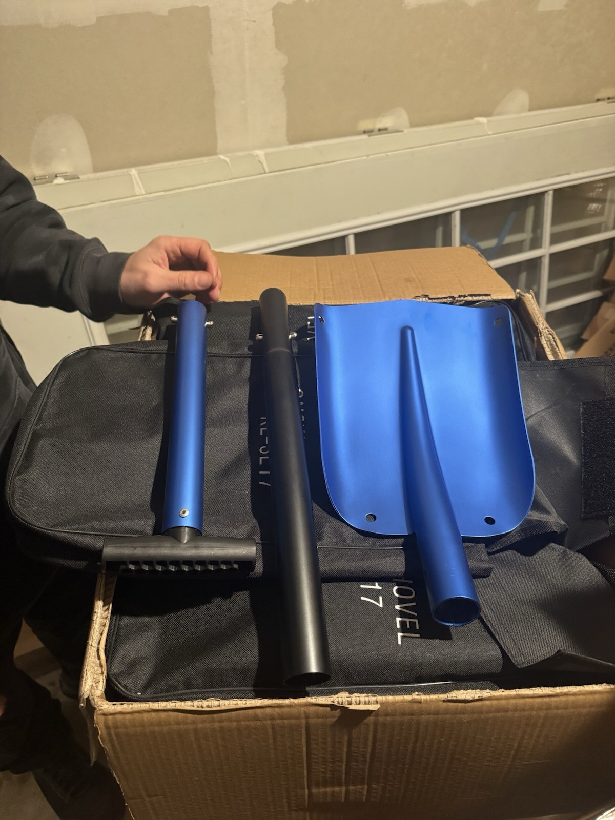 Portable Blue Black Snow Shovel KL-SL17 with Carrying Case for Winter Sport