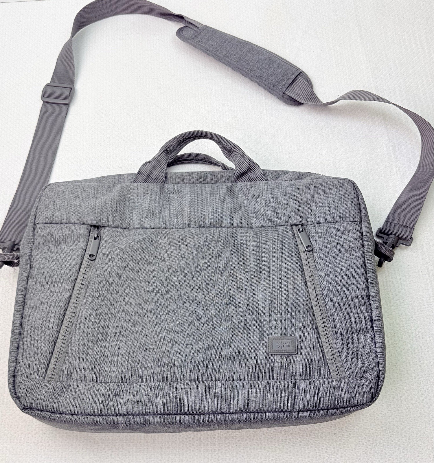 Case Logic Laptop Bag Gray Shoulder Strap Multiple Compartments and Zippers EUC