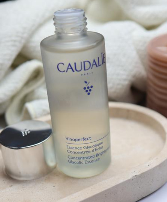 NIB 100%Authentic Caudalie Vinoperfect Brightening Glycolic Essence 100 mL