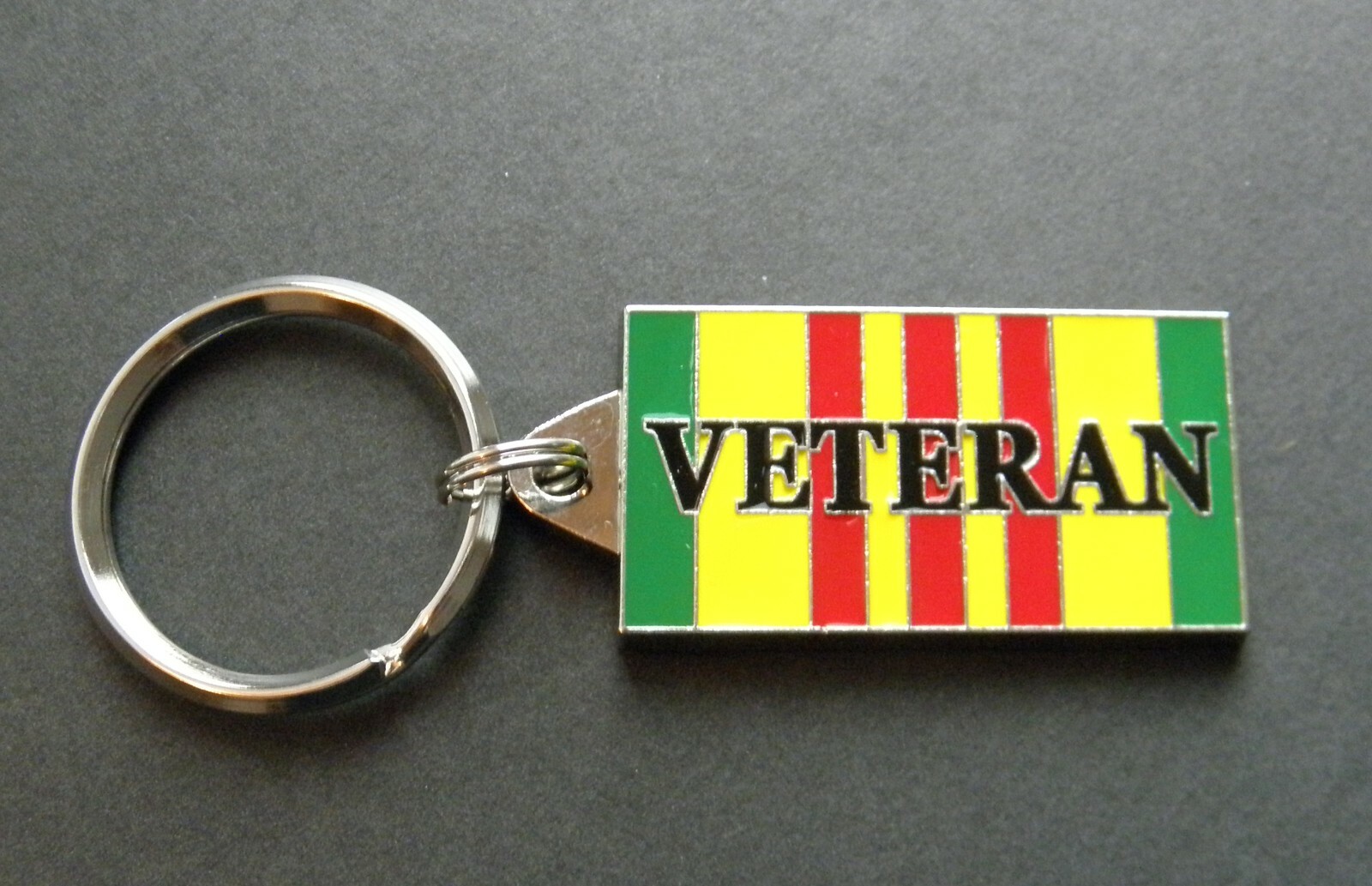 VIETNAM VETERAN KEYRING KEY CHAIN RING 1.6 X 3/4 INCHES METAL ENAMEL