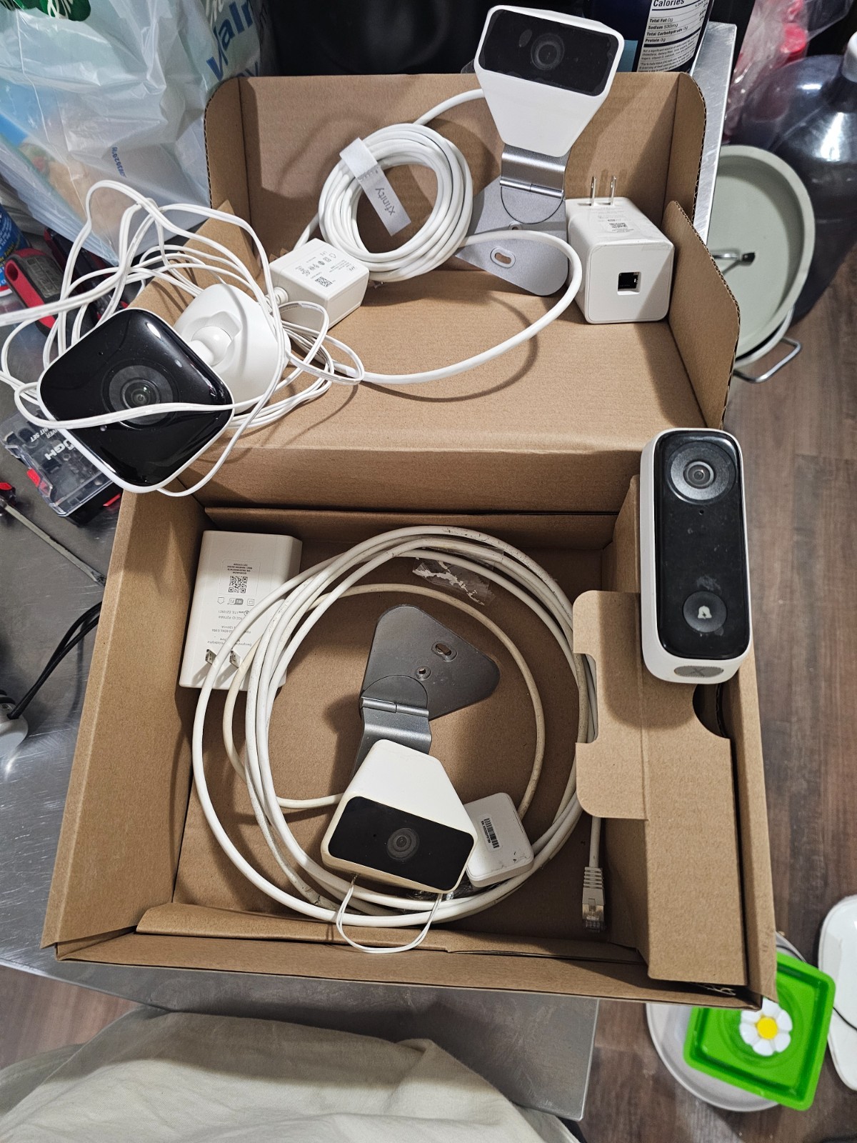 Xfinity home system (2 outdoor cams, 1 indoor cam, doorbell cam, window sensor