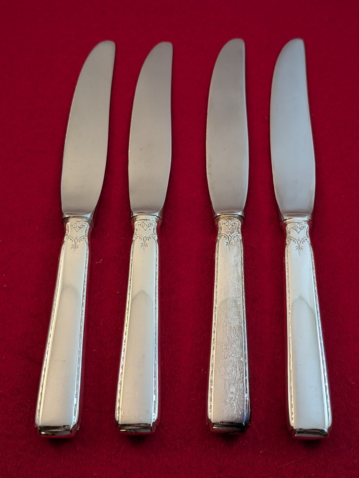 Set Of 4 Unknown Mfg Nickel Silver UNF737 Glossy Dinner Knives 8 7/8"