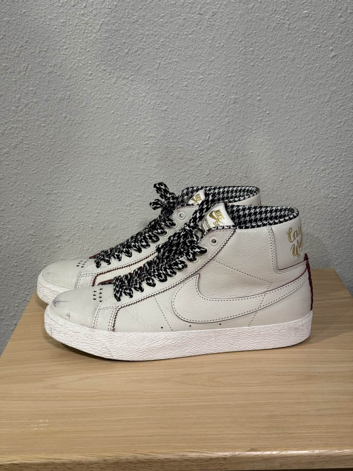 Nike SB Zoom Blazer Sz 9 Mid QS Madrid FQ0795-100 Men's Skate Shoes - worn once