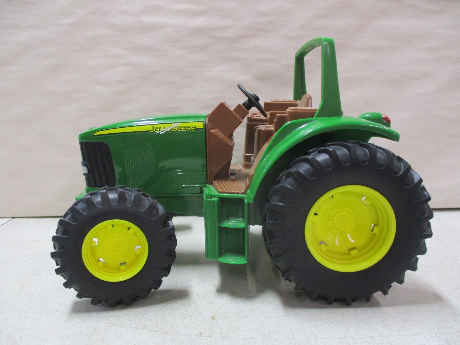 Ertl John Deere Tractor