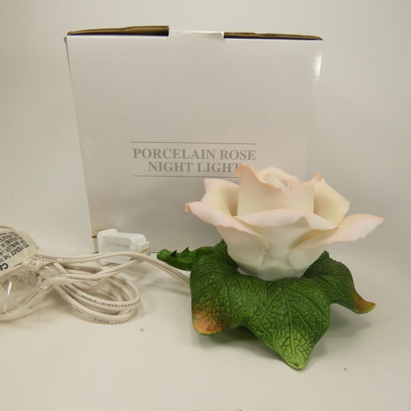 Avon Porcelain Rose Night Light 1997 Collectible with 7.5 Watt Bulb QAK5P
