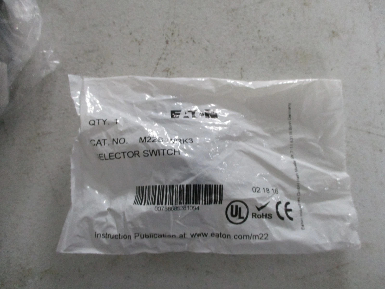 Eaton M22S-WRK3 Selector Switch, 3-Position, 22mm, Maintained, Brand New