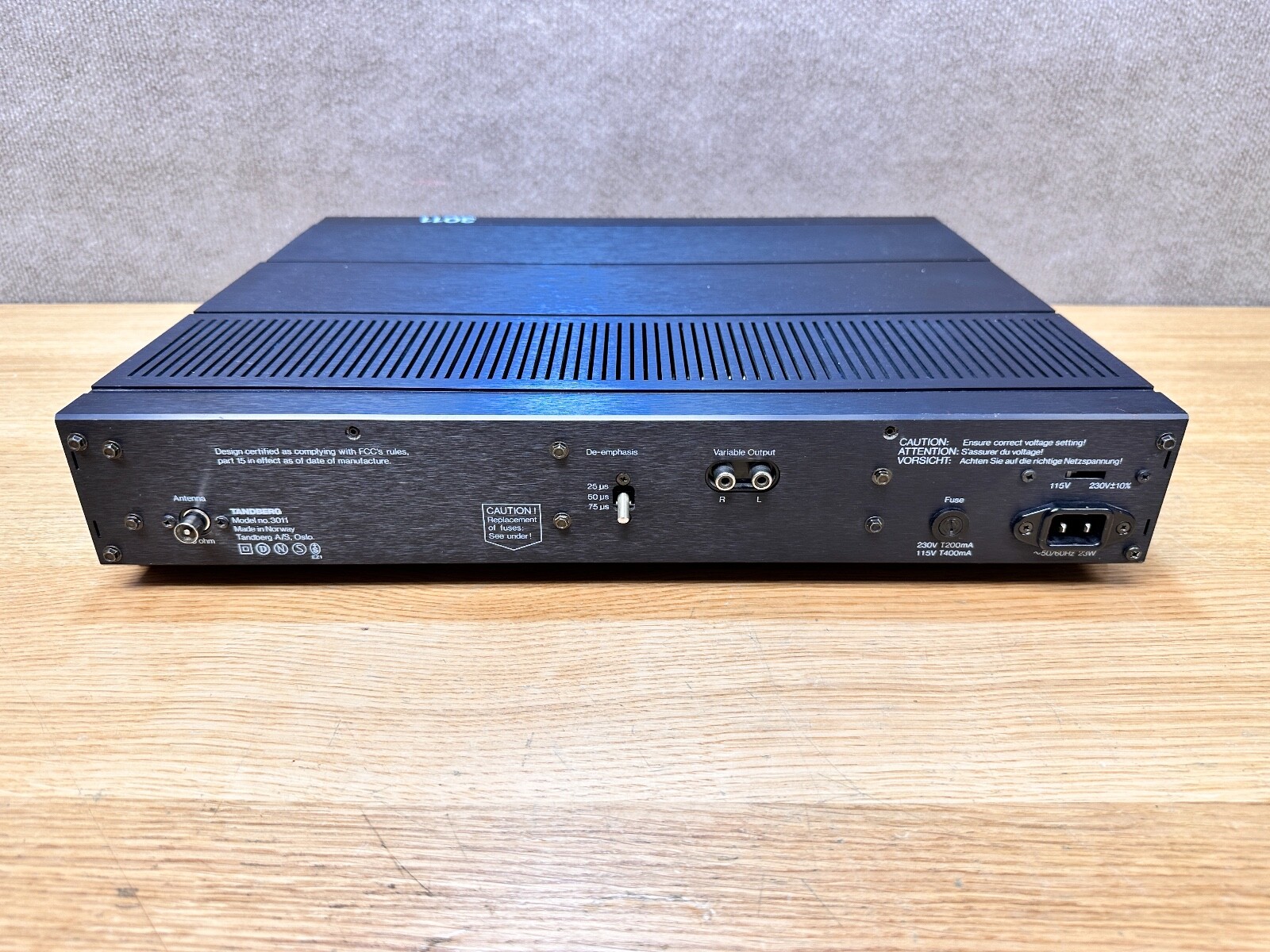 TANDBERG 3011 FM TUNER