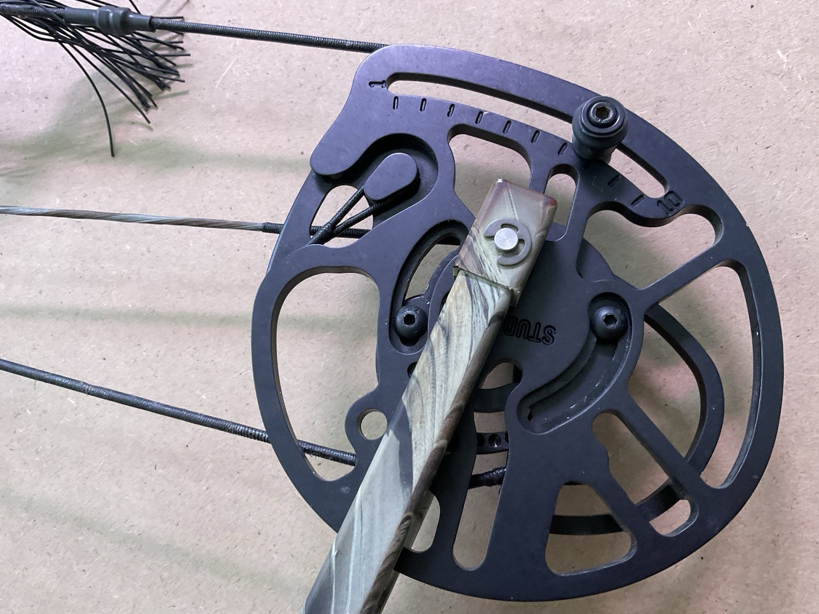 DIAMOND ARCHERY STUD RH BOW