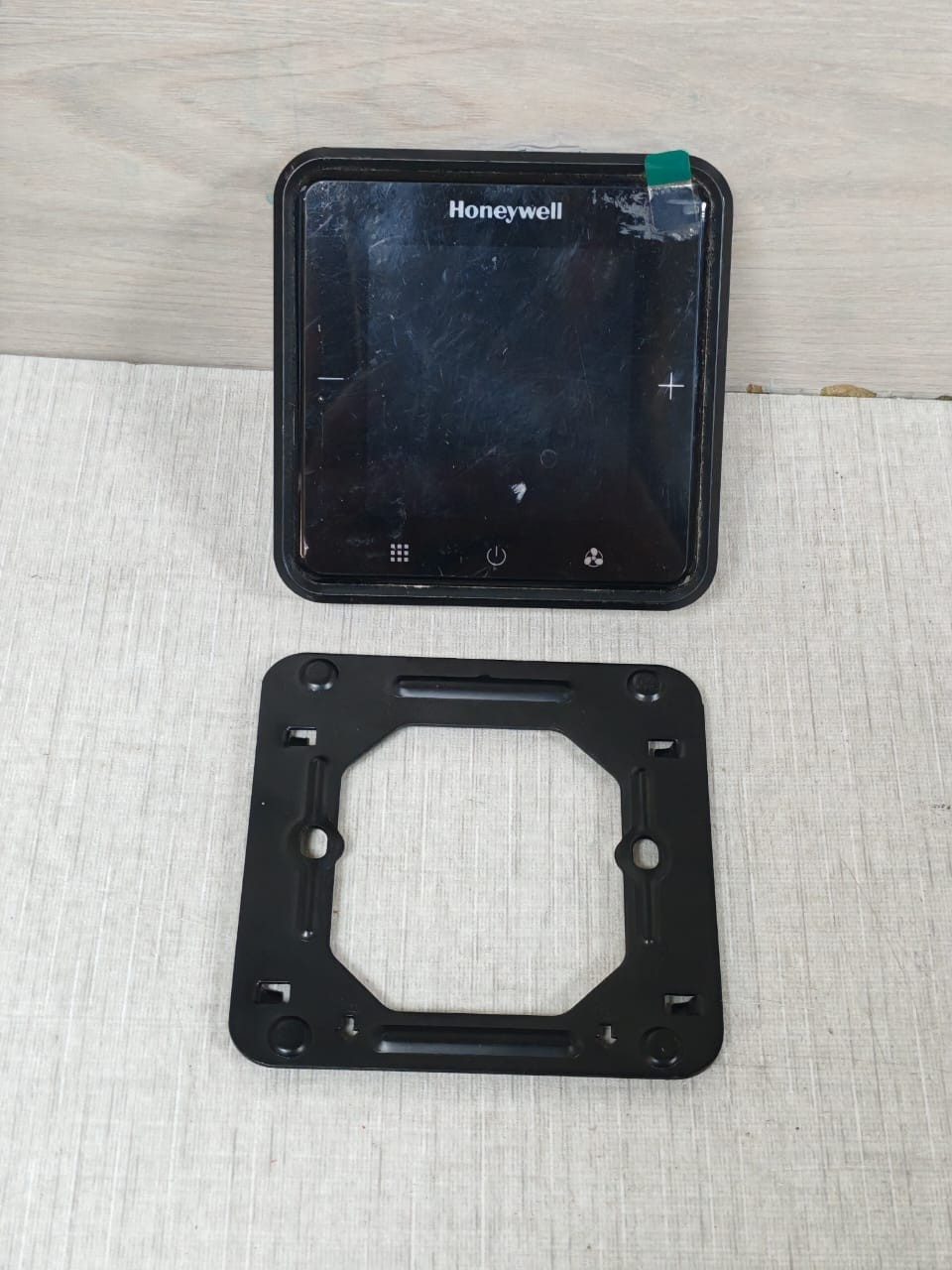 HONEYWELL WTS3B4BME/N THERMOSTAT 100-240VAC