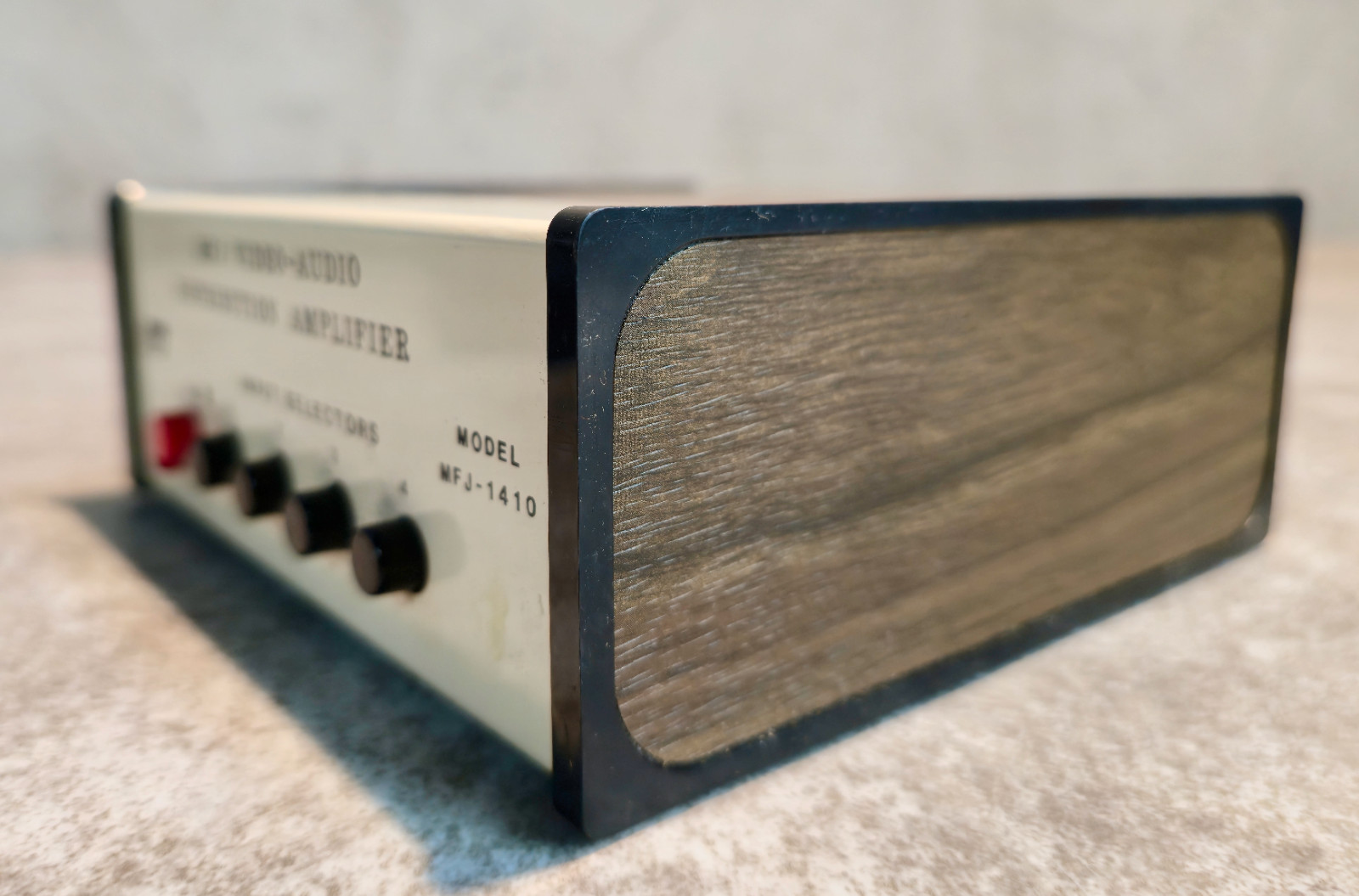 MFJ Enterprises FFJ-1410 Video-Audio Distribution Amplifier Untested