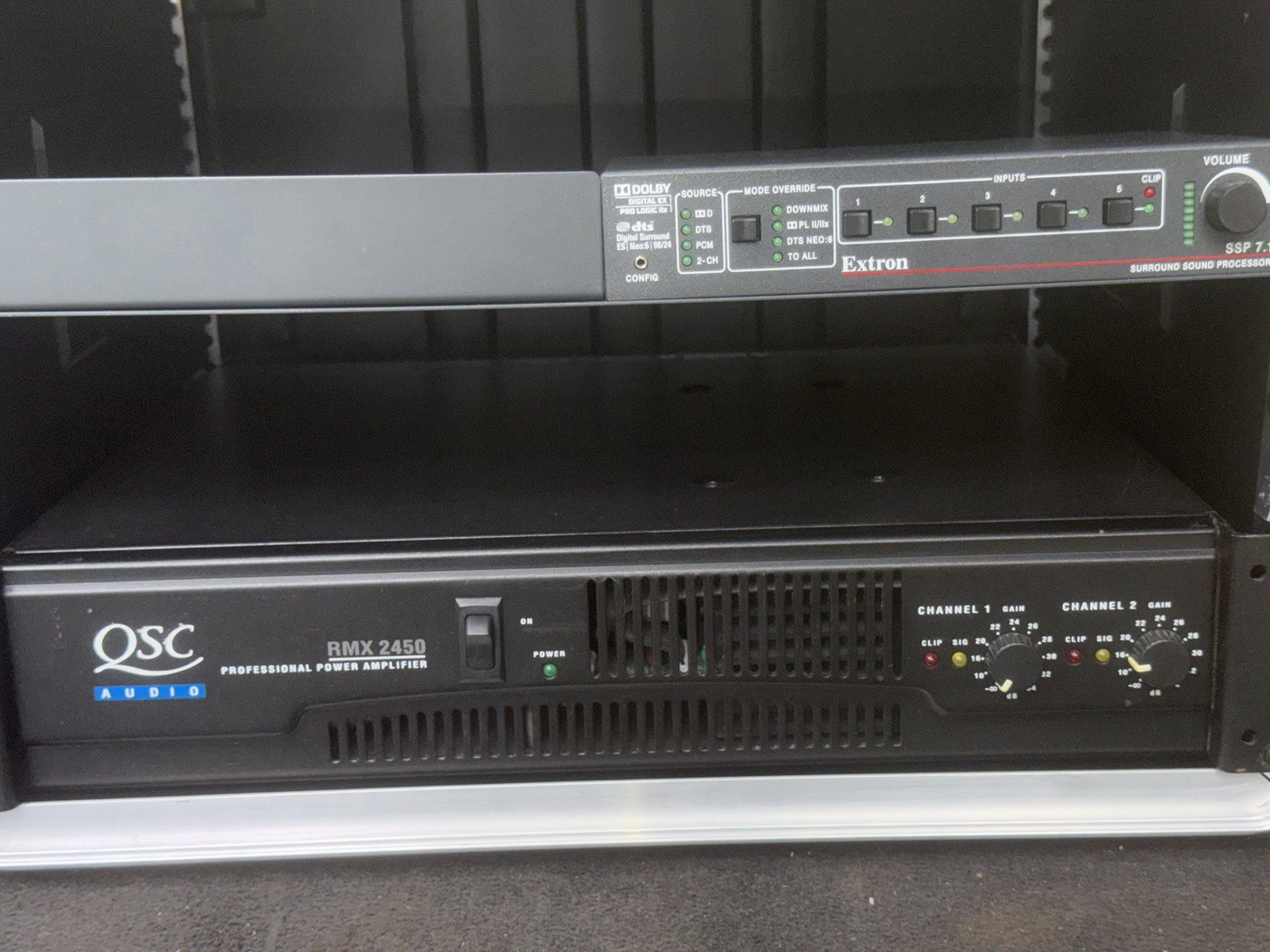QSC RMX 2450 Power Amplifier + Extron SSP 7.1 Processor w/ SKB Rack Case