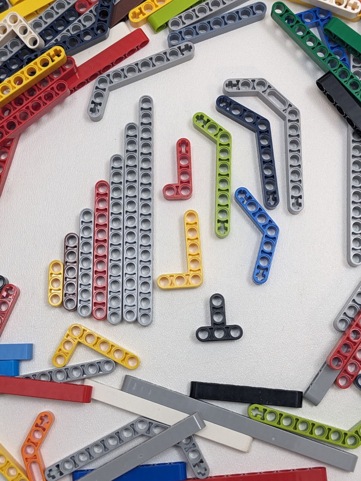 100pcs LEGO TECHNIC Liftarms Only Thick Bulk Lot 1x3 1x5 1x7 1x9 Random Beams