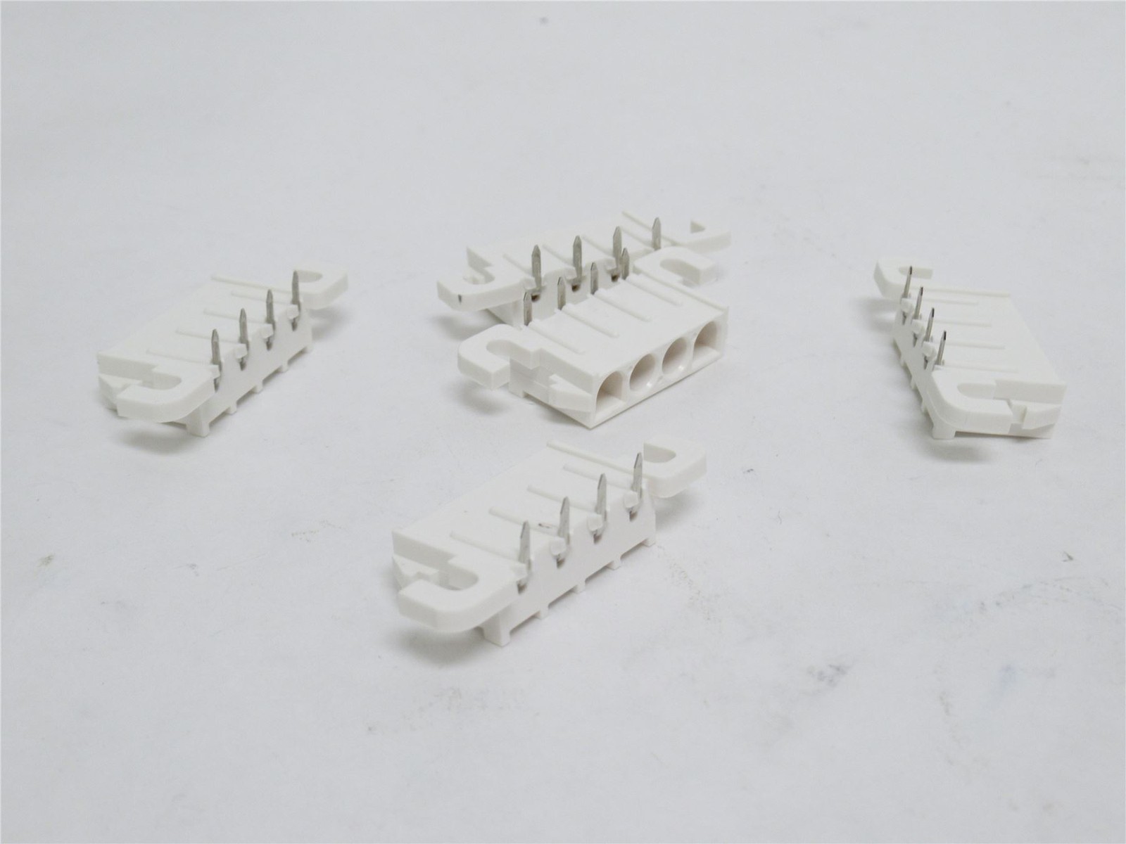 229278 New-No Box; AMP 2-350944-0 Lot-5 Connector Headers; RA; 4Pos; 6.35mm
