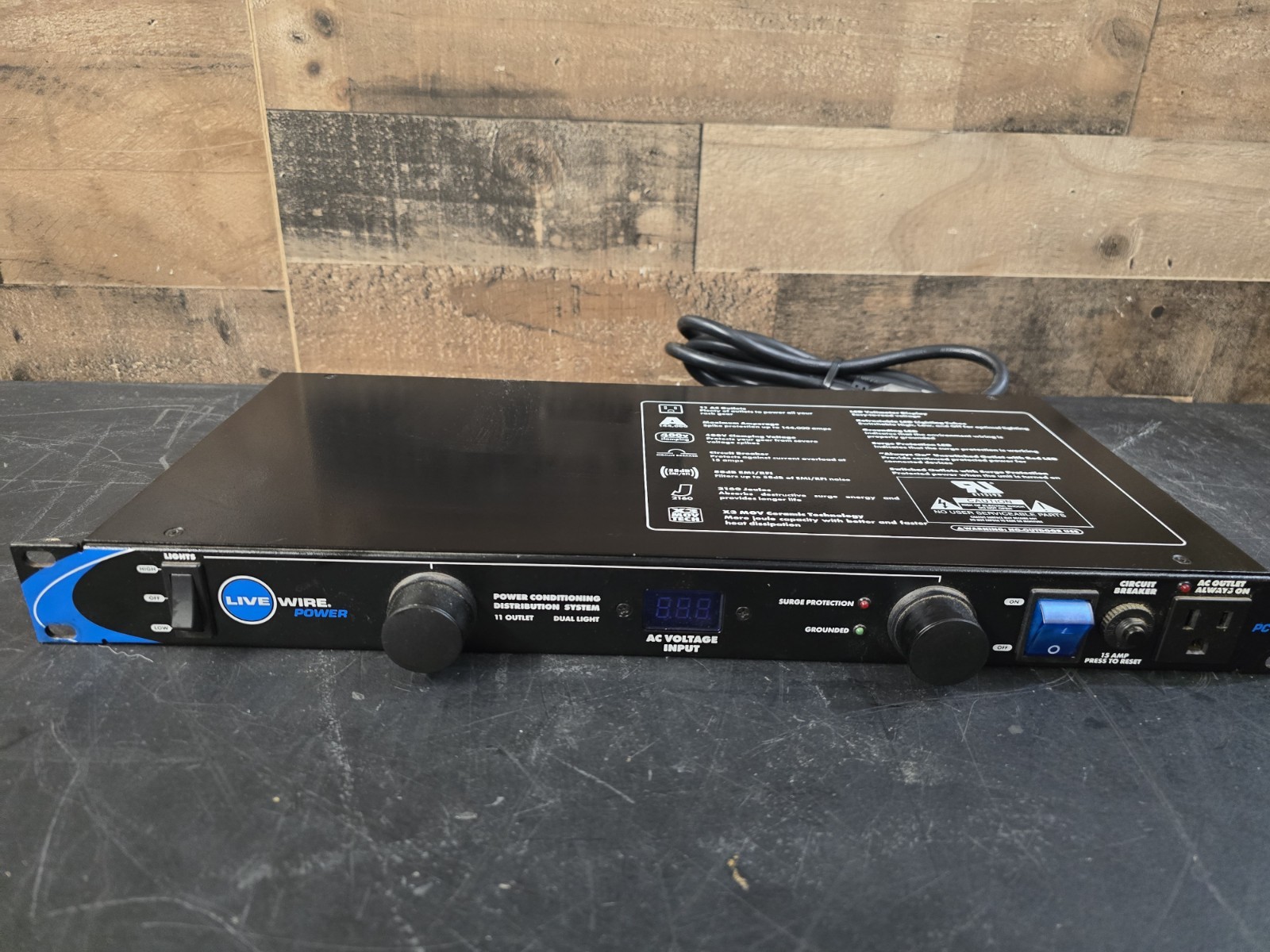 Livewire PC 1100 11-Outlet Power Conditioner and Distribution System -