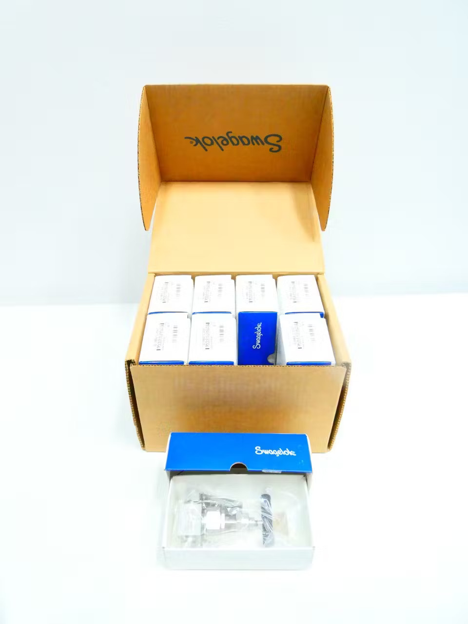 Box Of 8 Swagelok SS-6NBS6-G-29547 Stainless Needle Valve 3000psi 3/8in Tube