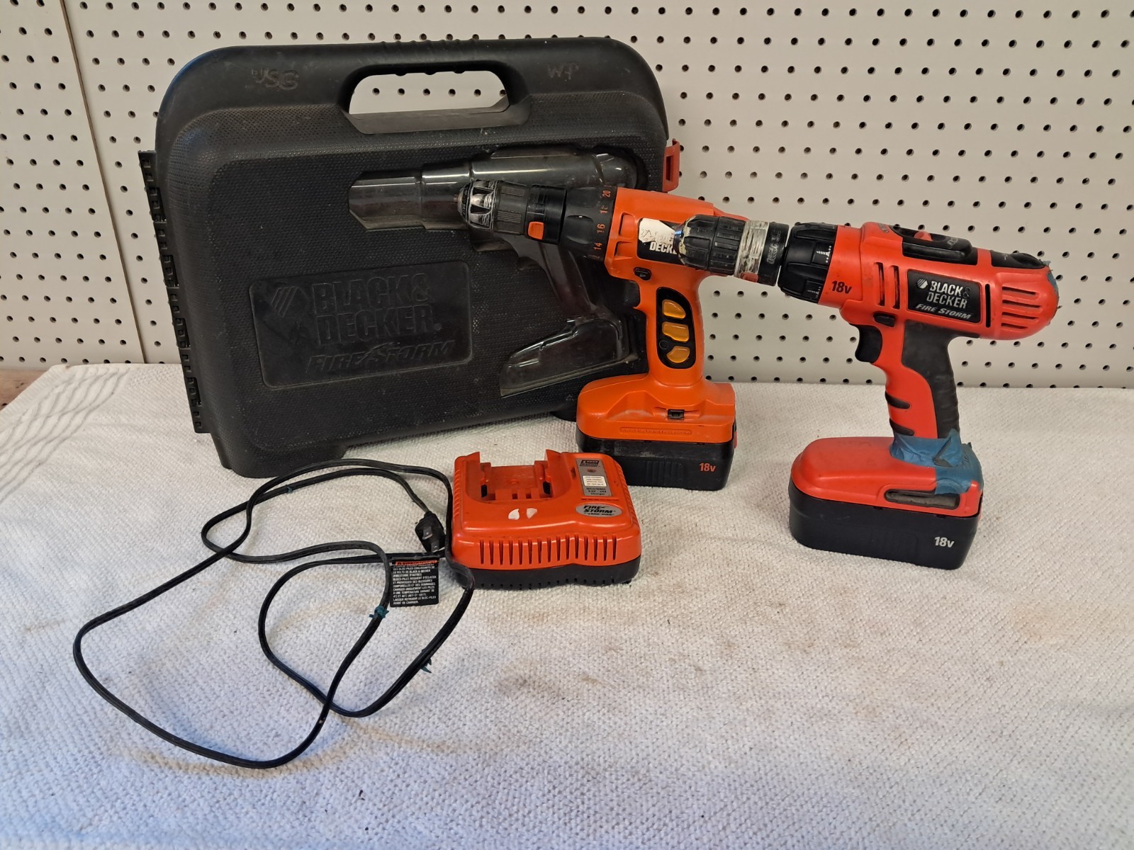 Black + Decker FSD182, CD18GSR 18V Drills, Charger, 2 18V Batteries and Case