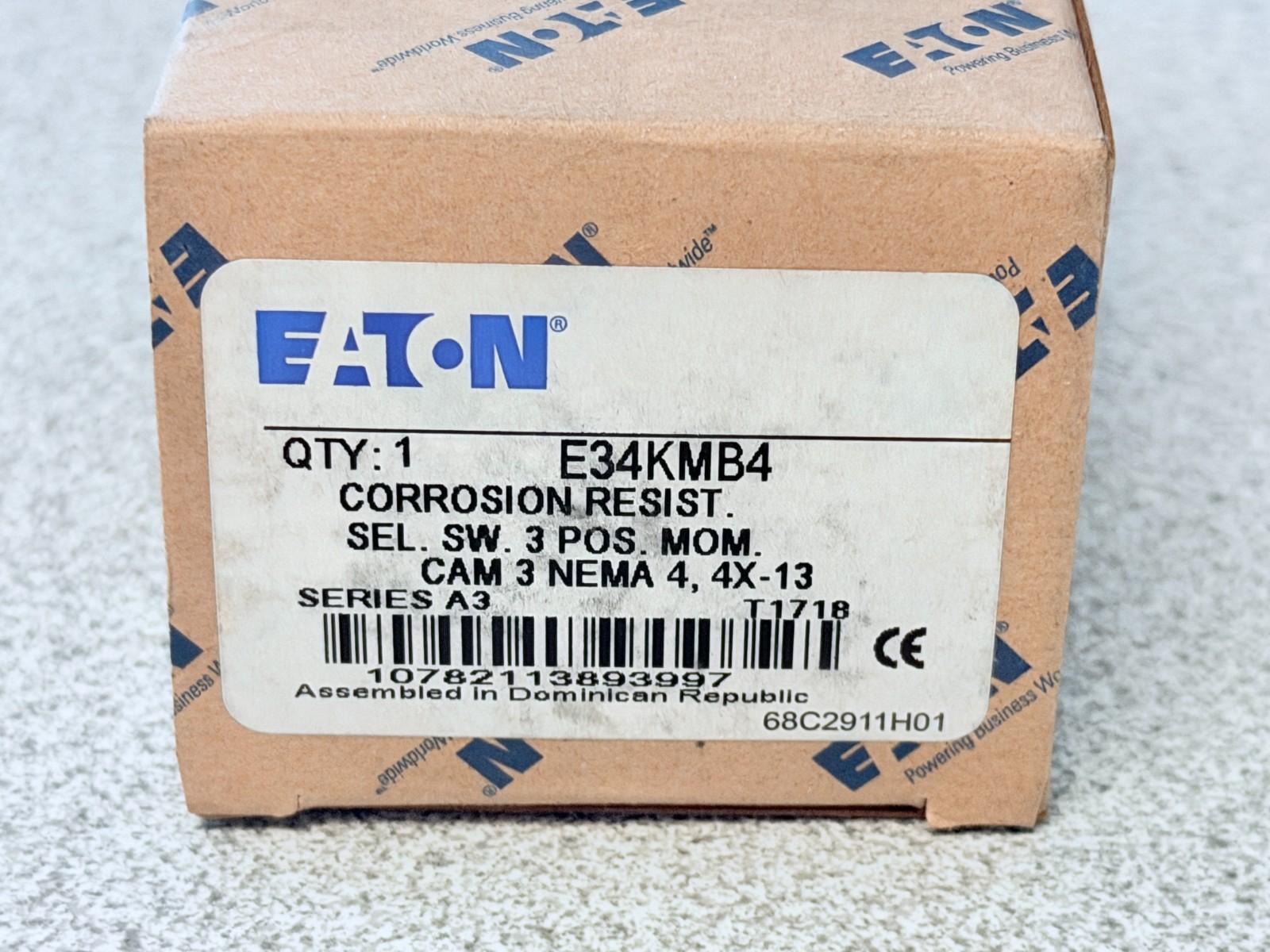 NEW Eaton E34KMB4 3 Position Momentary Keyed Selector Switch Corrosion Resistant