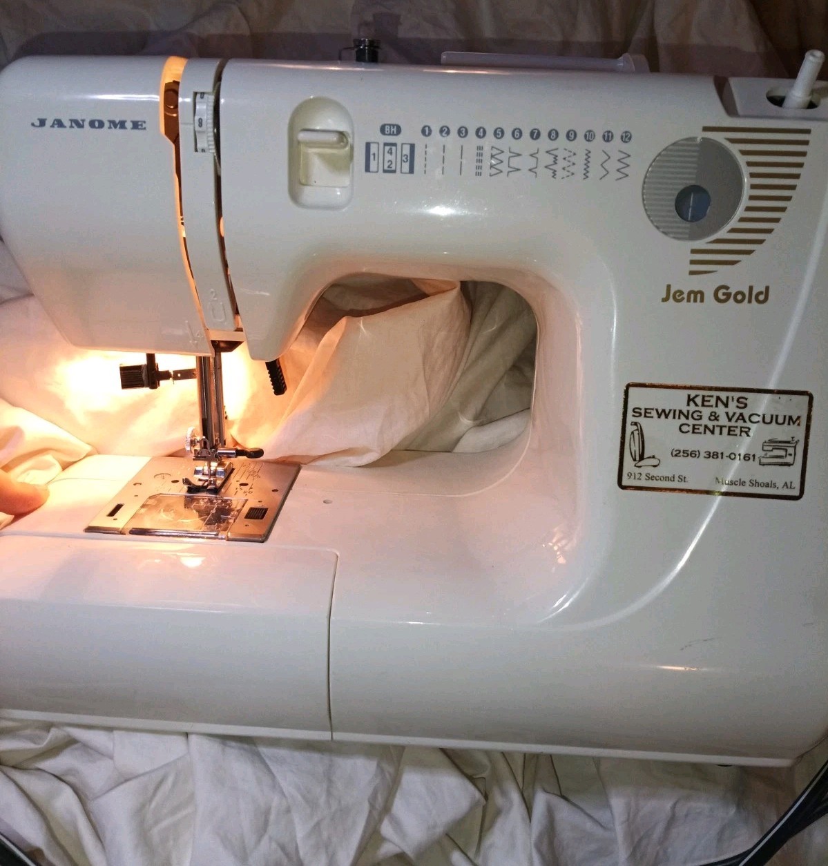 Janome Jem Gold 660 Mechanical Sewing Machine With Carrying Case And Manual