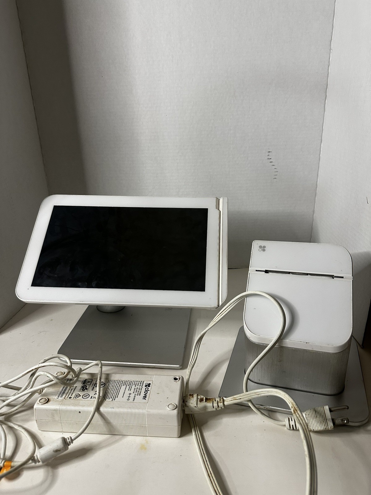 Clover Station POS 1.0 System, P100 Printer, C100 Screen & Power Adapter