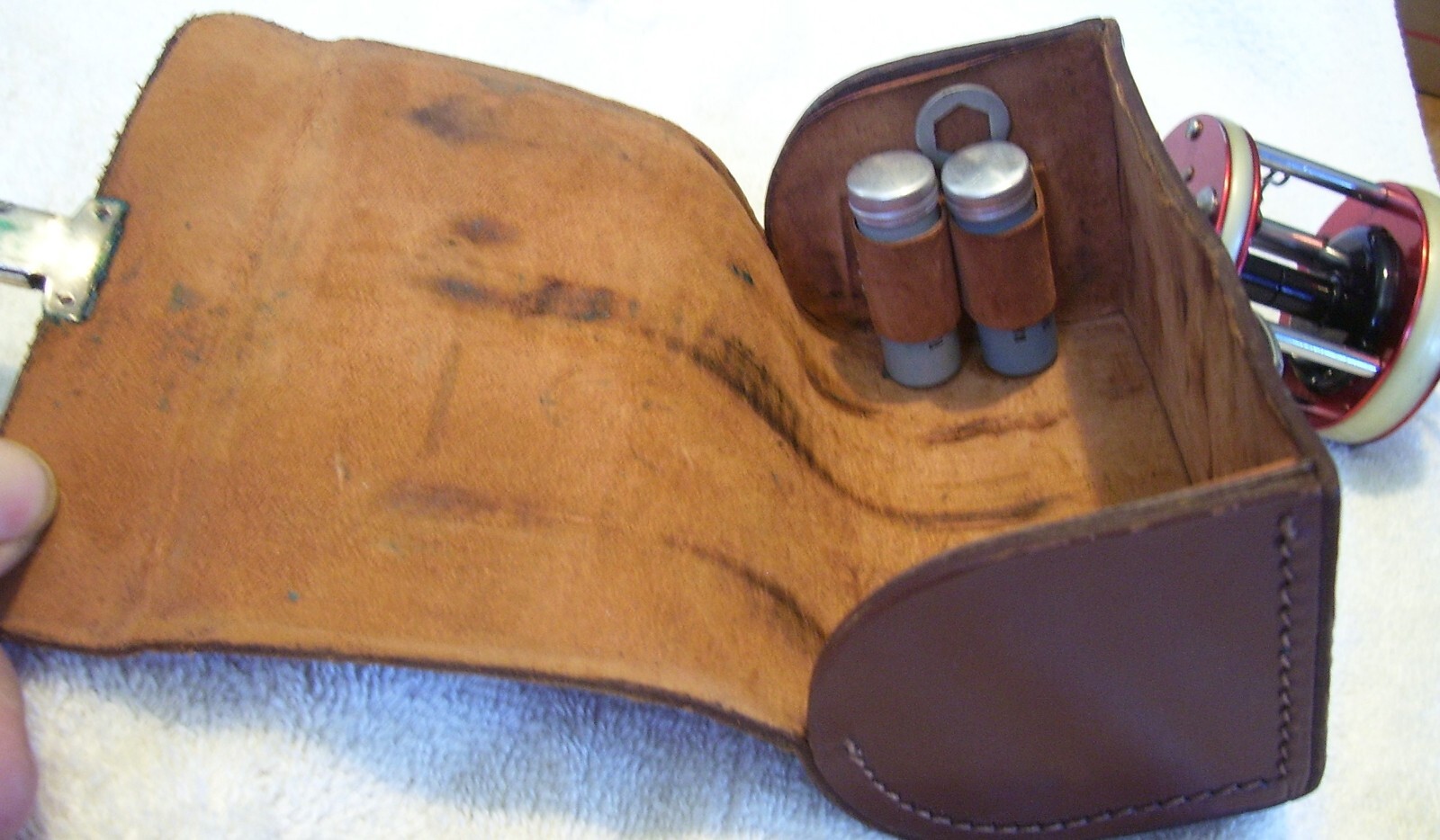 5223 VERY NICE AMBASSADEUR 2600 REEL SEE TAG GOOD CLICKER CASE PLUS SWEDEN