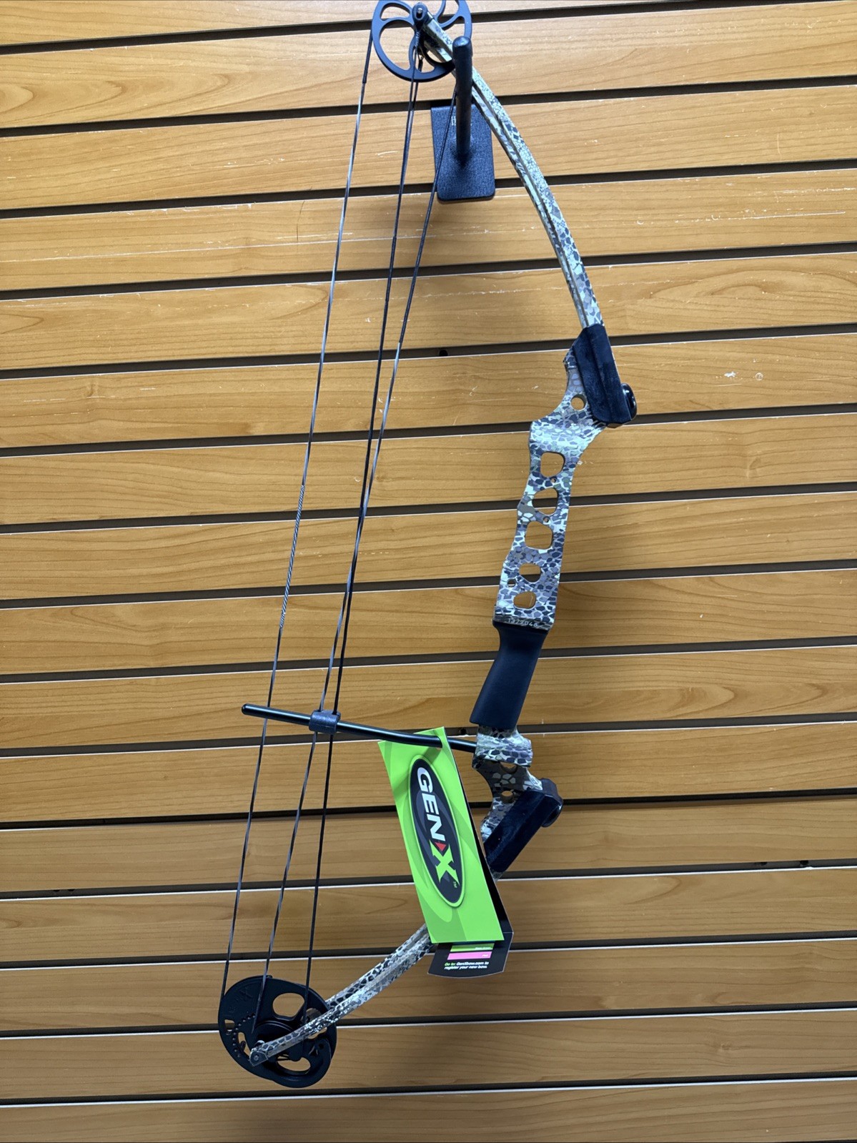 Genesis Archery Gen-X Compound Bow RH Camouflage - Item 4170