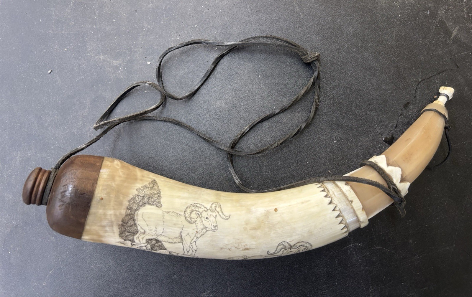 Custom Scrimshaw Powder Horn