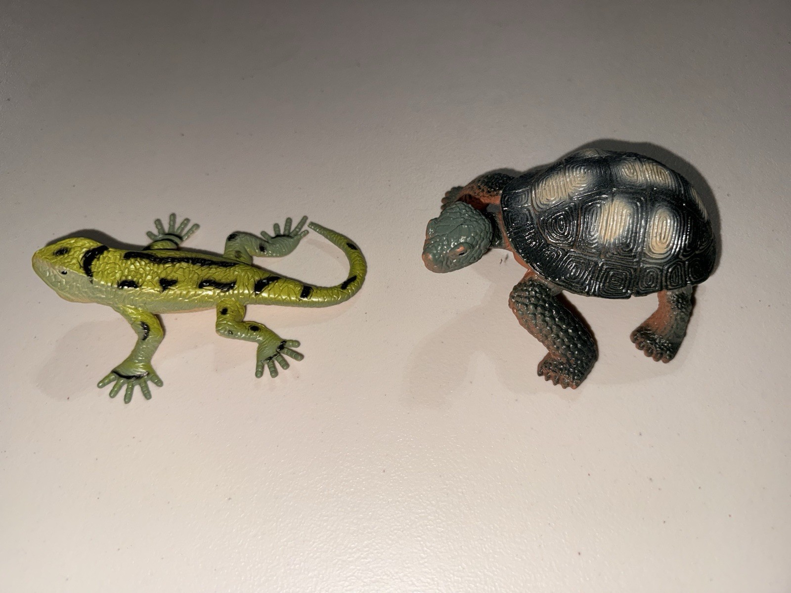 Zoo Wild Jungle Animals Toy Figures - Thick Plastic - Reptiles/Amphibians 2 Lot