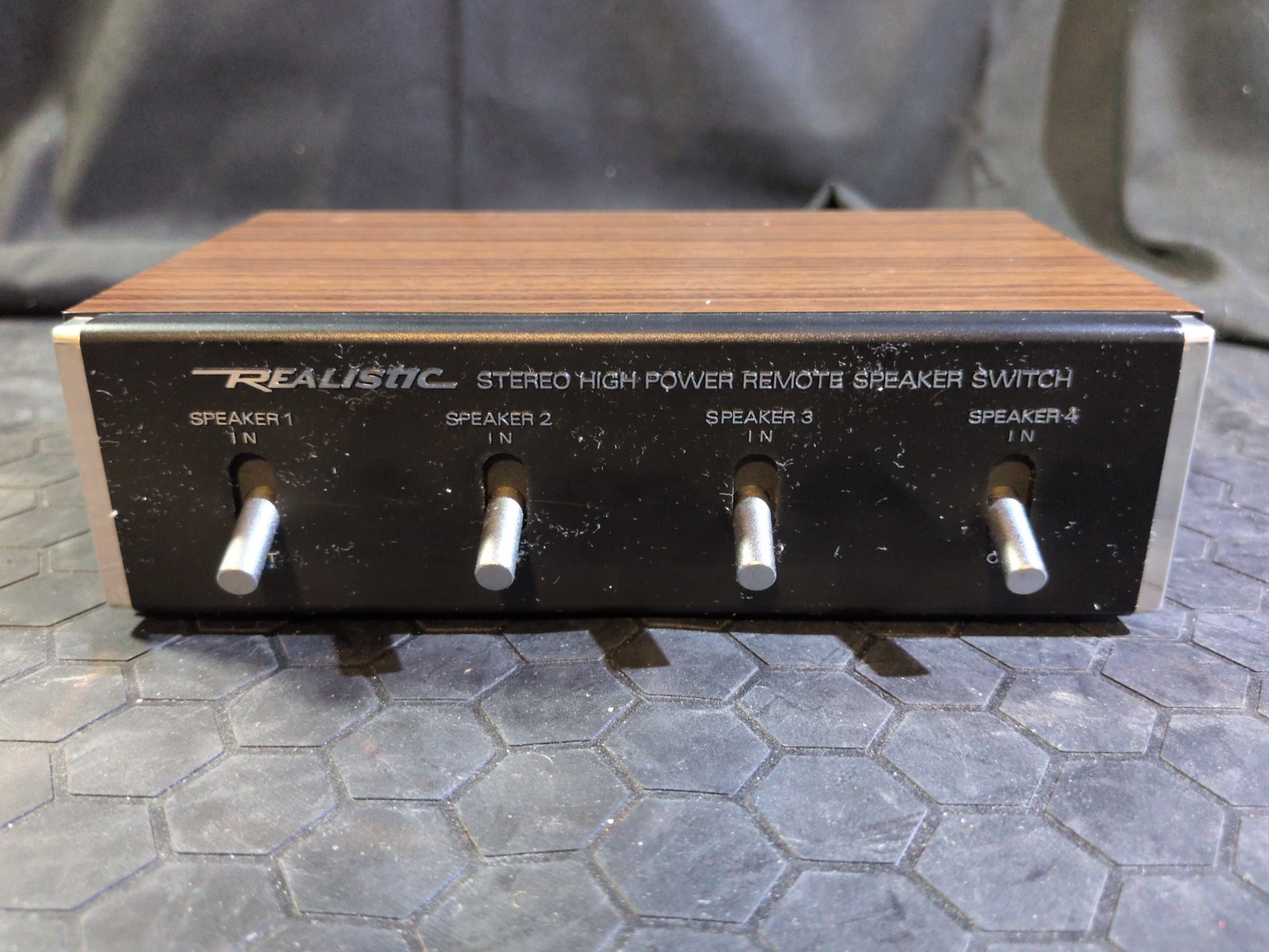 Vintage Realistic High-Power Remote Stereo Speaker Control Center 40-135