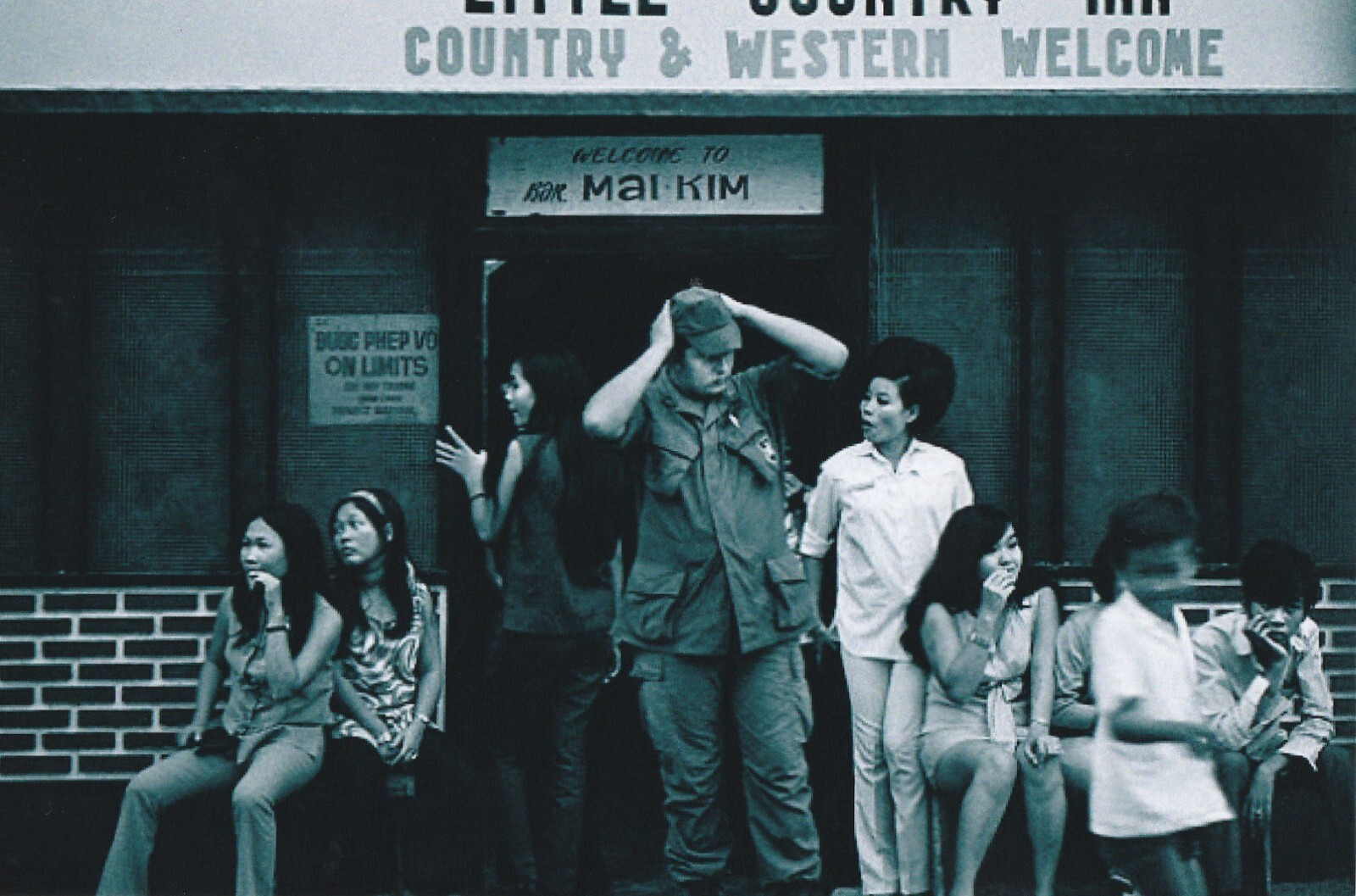 Vietnam  War  Photos --  Saigon Ladys  ,,
