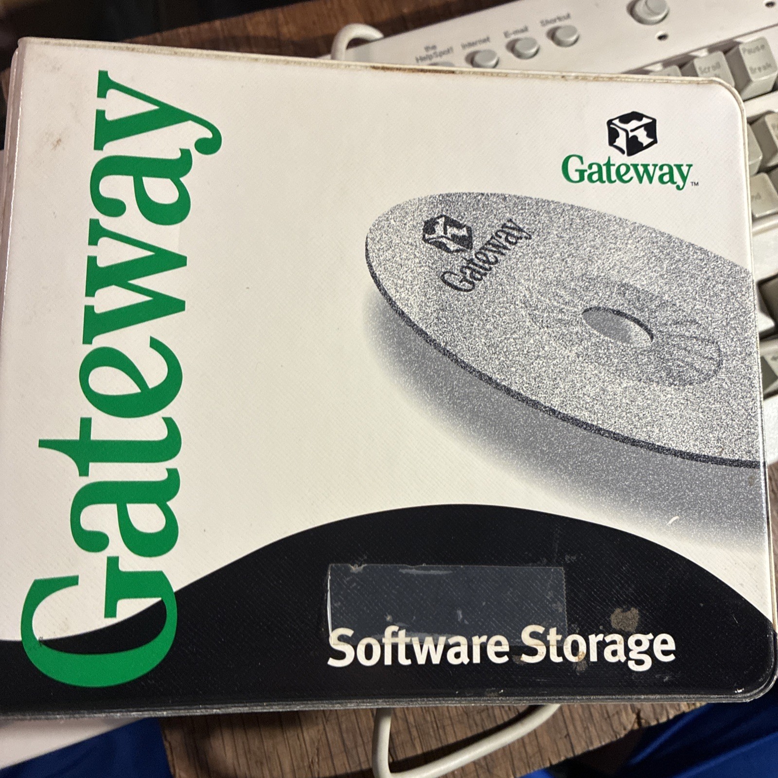 Gateway 2000 Working Keyboard & Software Bundle - Items In Desc